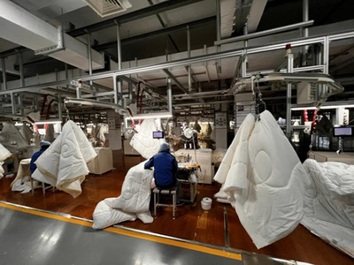 京東采銷探廠直擊家紡龍頭羅萊第一生產(chǎn)現(xiàn)場